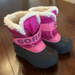 Excellent used condition Sorel Toddler Girls Boots size 9